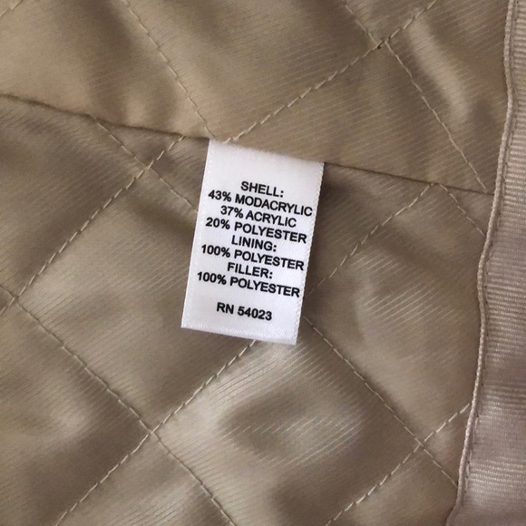 Banana Republic Faux Fur Vest - Picture 4 of 11